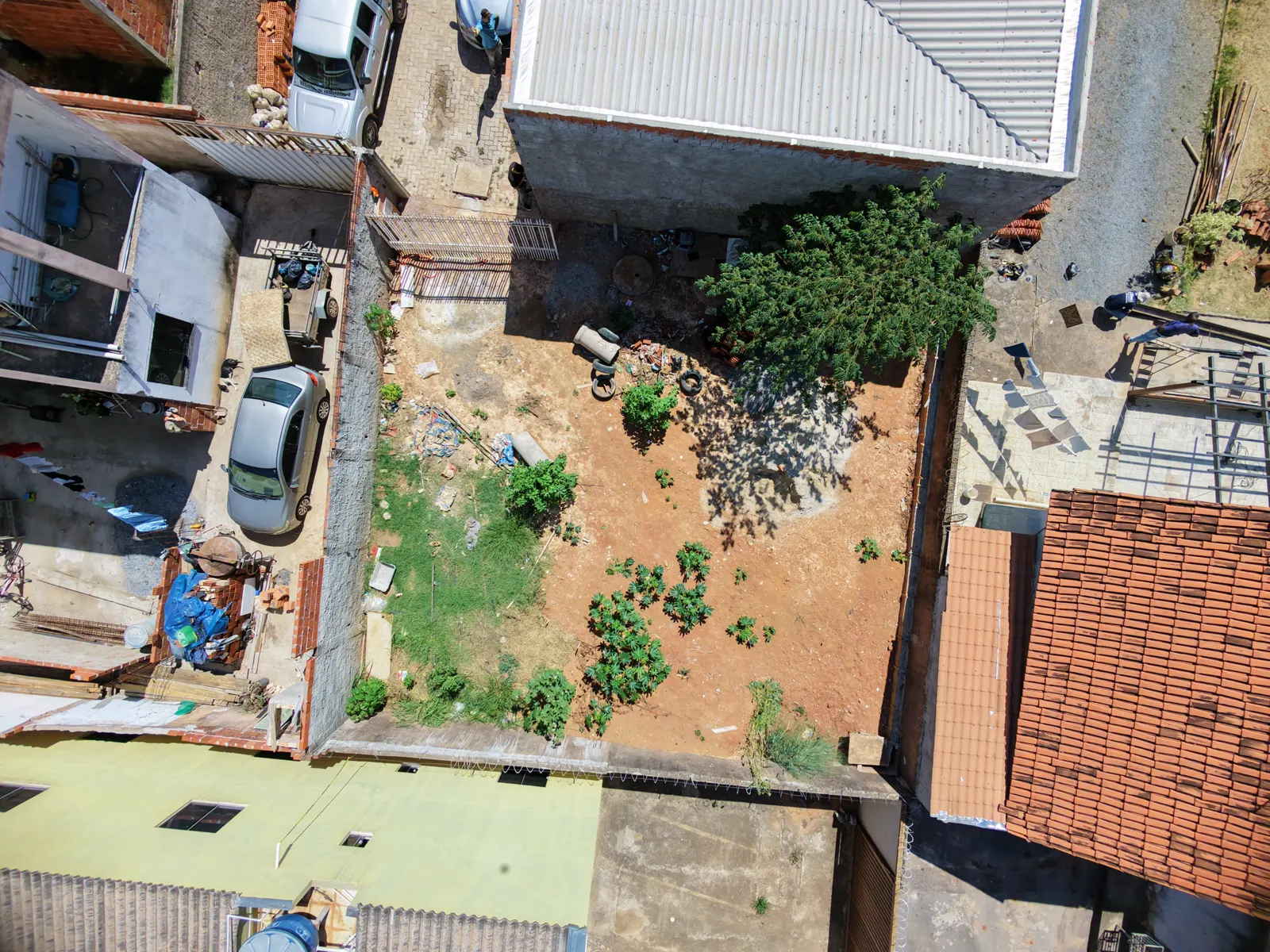 Vista aérea vertical do terreno